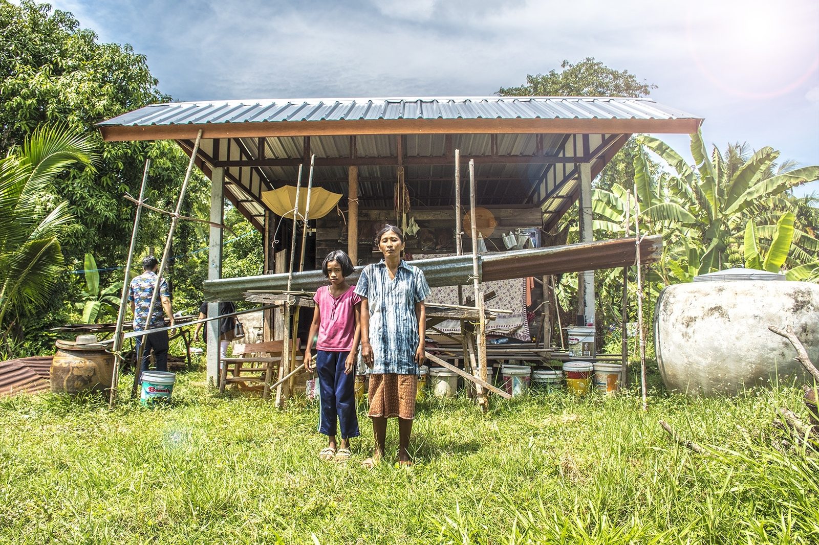 Help Thai team visiting a community